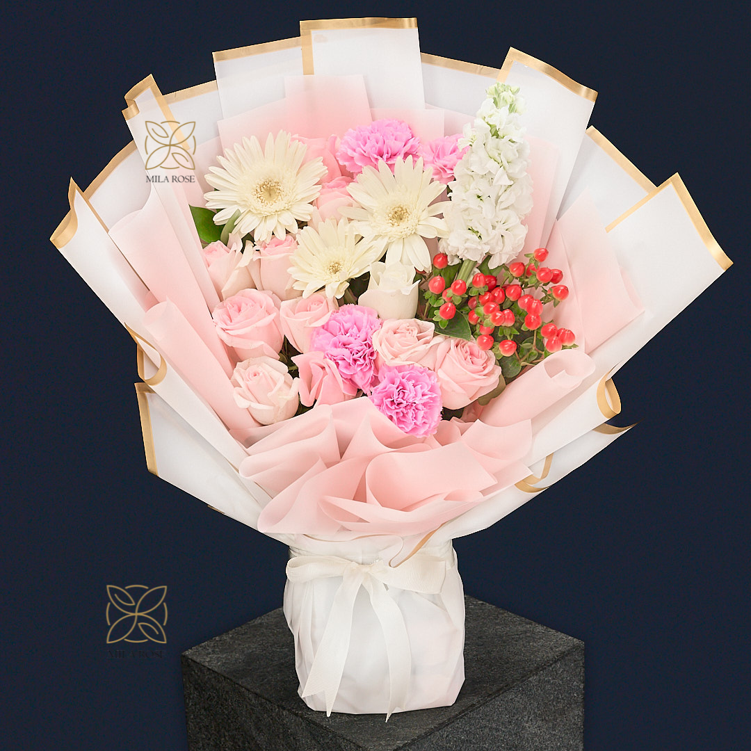 Charming colorful bouquet of Roses and matthiola