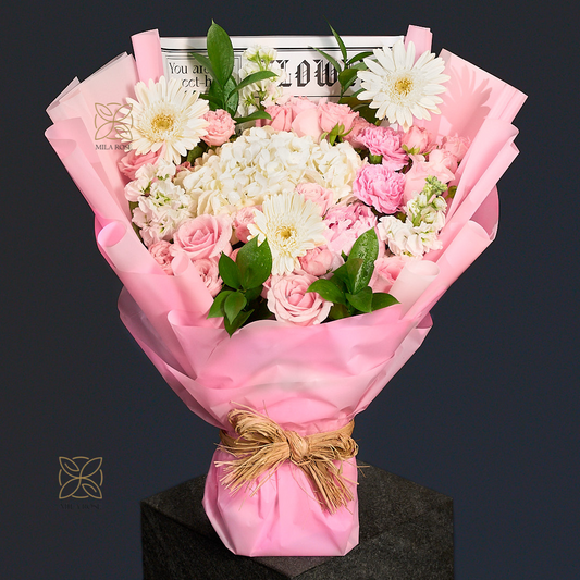 Charming colorful bouquet of Roses and Hydrangea